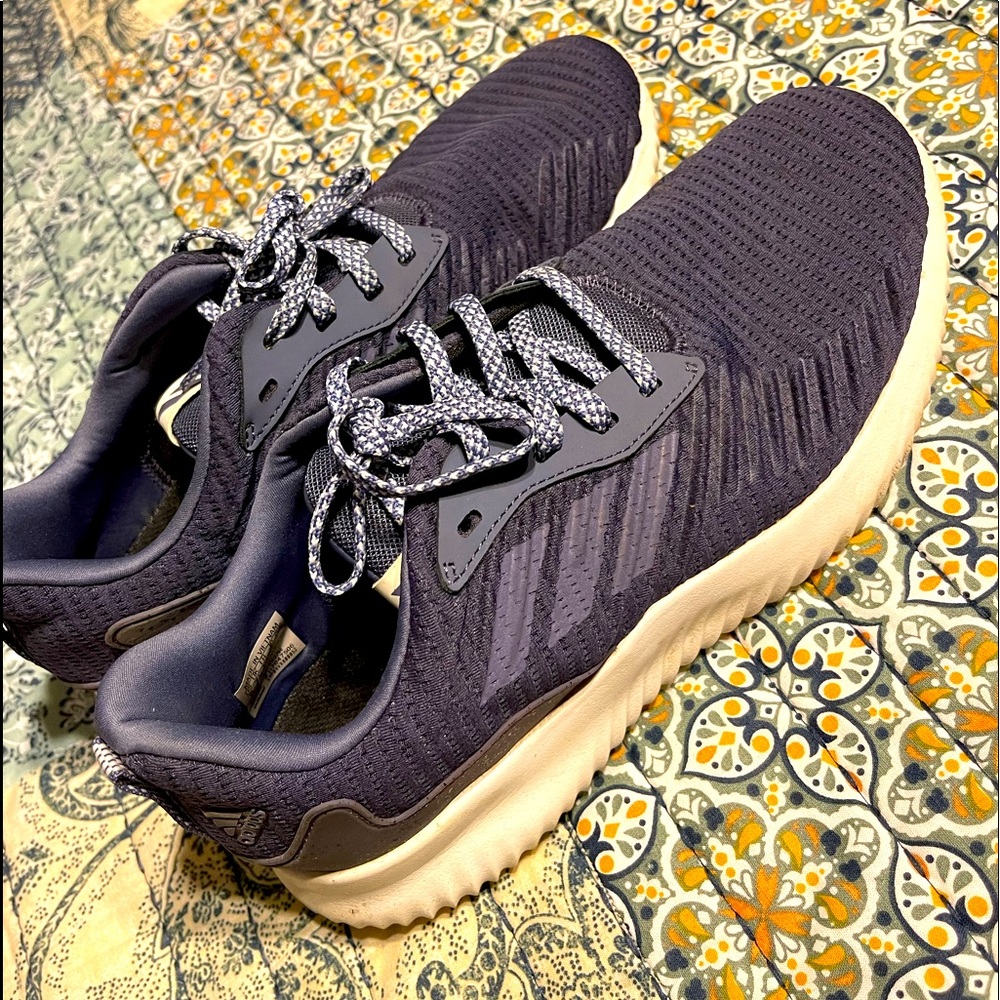 Adidas bounce sneakers